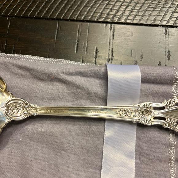 Eloquence by Lunt sterling silver salad serving set. All sterling 2 piece 91/4. - Picture 2 of 3